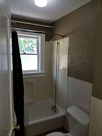  2 Beds 1 Bath 780 Sqft in Overland, MO (Photo 10 of 11)