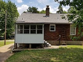  2 Beds 1 Bath 780 Sqft in Overland, MO (Photo 11 of 11)
