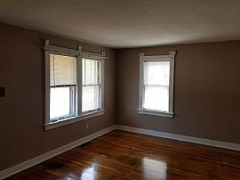  2 Beds 1 Bath 780 Sqft in Overland, MO (Photo 2 of 11)