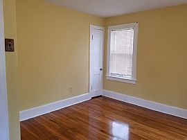  2 Beds 1 Bath 780 Sqft in Overland, MO (Photo 3 of 11)