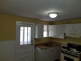  2 Beds 1 Bath 780 Sqft in Overland, MO (Photo 7 of 11)