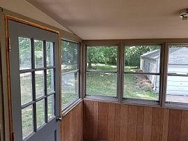  2 Beds 1 Bath 780 Sqft in Overland, MO (Photo 9 of 11)