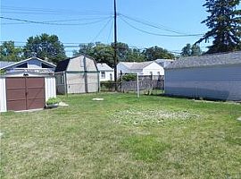 1445 E Evelyn Ave, Hazel Park, Mi 48030 2 Beds 1 Bath 700 Sqft in Hazel Park, MI (Photo 10 of 12)