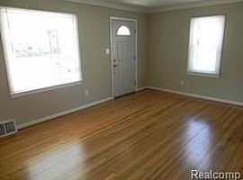 1445 E Evelyn Ave, Hazel Park, Mi 48030 2 Beds 1 Bath 700 Sqft in Hazel Park, MI (Photo 2 of 12)