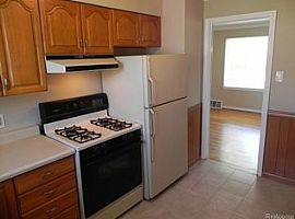 1445 E Evelyn Ave, Hazel Park, Mi 48030 2 Beds 1 Bath 700 Sqft in Hazel Park, MI (Photo 3 of 12)