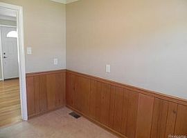 1445 E Evelyn Ave, Hazel Park, Mi 48030 2 Beds 1 Bath 700 Sqft in Hazel Park, MI (Photo 4 of 12)