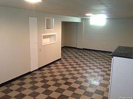 1445 E Evelyn Ave, Hazel Park, Mi 48030 2 Beds 1 Bath 700 Sqft in Hazel Park, MI (Photo 7 of 12)