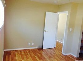 25410 Miracle Dr, Madison Heights, Mi 48071 2 Beds · 1 Bath · 9 in Madison Heights, MI (Photo 3 of 10)