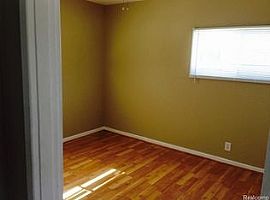 25410 Miracle Dr, Madison Heights, Mi 48071 2 Beds · 1 Bath · 9 in Madison Heights, MI (Photo 5 of 10)