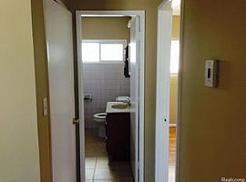 25410 Miracle Dr, Madison Heights, Mi 48071 2 Beds · 1 Bath · 9 in Madison Heights, MI (Photo 9 of 10)