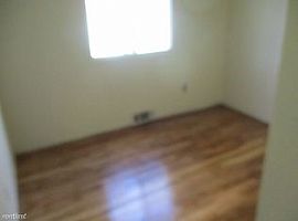 275 Newport St, Detroit, Mi 48215 3 Beds 1 Bath 1,000 Sqft in Detroit, MI (Photo 4 of 7)