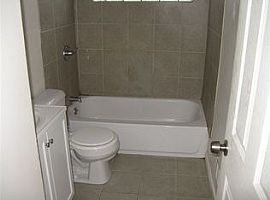 275 Newport St, Detroit, Mi 48215 3 Beds 1 Bath 1,000 Sqft in Detroit, MI (Photo 7 of 7)