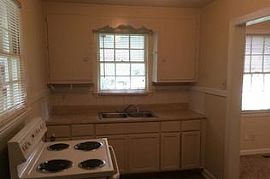 2443 Pye Ave, Columbus, Ga 31903 2 Beds 1 Bath 949 Sqft in Columbus, GA (Photo 6 of 7)