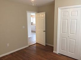 1506 Parker Ln, Austin, Tx 78741 2 Beds 1 Bath 800 Sqft in Austin, TX (Photo 6 of 8)