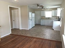 1506 Parker Ln, Austin, Tx 78741 2 Beds 1 Bath 800 Sqft in Austin, TX (Photo 7 of 8)