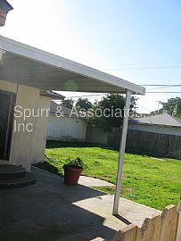 Single Family Home For Rent in Lakewood, CA (Photo 2 of 4)