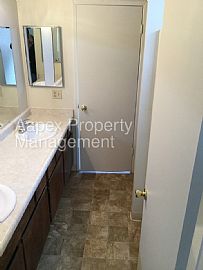 Single Family Home For Rent in Lakewood, CA (Photo 4 of 4)