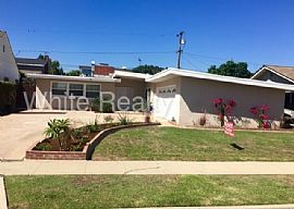 Single Family Home For Rent in Long Beach, CA