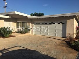 Single Family Home For Rent in Long Beach, CA (Photo 3 of 8)