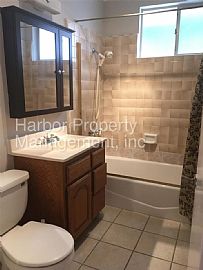 Single Family Home For Rent in Long Beach, CA (Photo 8 of 9)