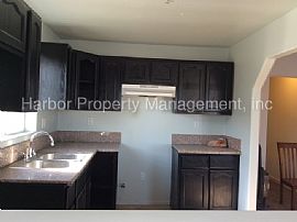 Single Family Home For Rent in Wilmington, CA (Photo 4 of 7)