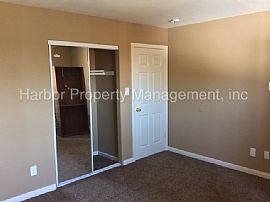 Single Family Home For Rent in Wilmington, CA (Photo 6 of 7)