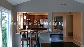 Single Family Home For Rent in Oceanside, CA (Photo 2 of 9)