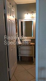 Single Family Home For Rent in Oceanside, CA (Photo 6 of 9)