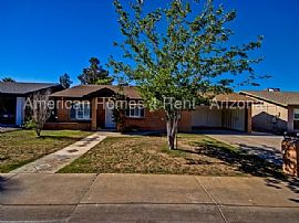 Single Family Home For Rent in Scottsdale, AZ