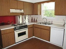  1004 Ridgecrest Ln, Jacksonville, Nc 28546 3 Beds 1.5 Baths 1, in Jacksonville, NC (Photo 2 of 4)