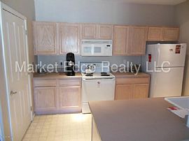 Single Family Home For Rent in Scottsdale, AZ (Photo 6 of 12)