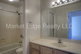 Single Family Home For Rent in Scottsdale, AZ (Photo 7 of 12)