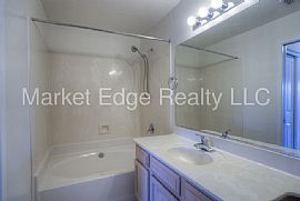 Single Family Home For Rent in Scottsdale, AZ (Photo 8 of 12)