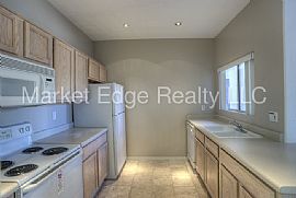 Single Family Home For Rent in Scottsdale, AZ (Photo 9 of 12)