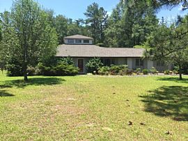  152 Tannen Dr, Southern Pines, Nc 28387 3 Beds 2 Baths 1,681 S in Southern Pines, NC (Photo 2 of 4)