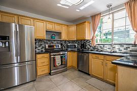 3 Beds 2 Baths in Lake Balboa, CA (Photo 2 of 3)