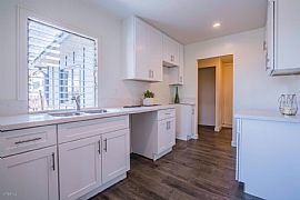 1 Beds 1 Bath in Los Angeles, CA (Photo 2 of 3)