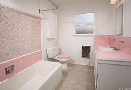 4 Beds 2 Bath in Winnetka, CA (Photo 3 of 3)