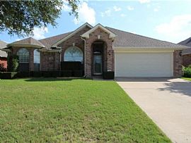  232 E Lynn Creek Dr, Arlington, Tx 76002 3 Beds 2 Baths 1,804  in Arlington, TX