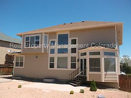 Single Family Home For Rent in Colorado Springs, CO (Photo 10 of 10)