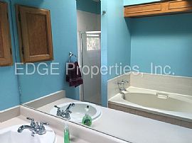 Single Family Home For Rent in Aurora, CO (Photo 8 of 10)