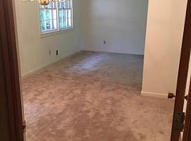 4909 Oriole Dr, Wilmington, Nc 28403 3 Beds 2 Baths 2,168 Sqft in Wilmington, NC (Photo 4 of 7)