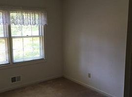 4909 Oriole Dr, Wilmington, Nc 28403 3 Beds 2 Baths 2,168 Sqft in Wilmington, NC (Photo 5 of 7)