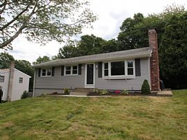 81 Driscoll Dr, Uncasville, Ct 06382 in Uncasville, CT