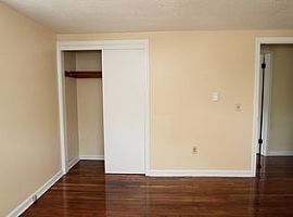 81 Driscoll Dr, Uncasville, Ct 06382 in Uncasville, CT (Photo 3 of 12)