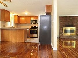 81 Driscoll Dr, Uncasville, Ct 06382 in Uncasville, CT (Photo 5 of 12)