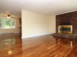 81 Driscoll Dr, Uncasville, Ct 06382 in Uncasville, CT (Photo 6 of 12)