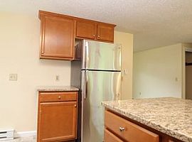 81 Driscoll Dr, Uncasville, Ct 06382 in Uncasville, CT (Photo 7 of 12)