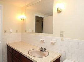 81 Driscoll Dr, Uncasville, Ct 06382 in Uncasville, CT (Photo 8 of 12)