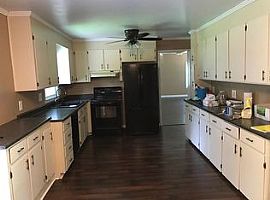 123 Trent Dr, Taylors, Sc 29687 3 Beds 1.5 Baths 1,248 Sqft in Taylors, SC (Photo 7 of 8)